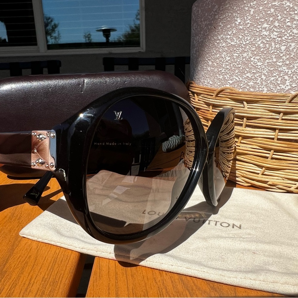 Louis Vuitton Sunglasses - Picture 2 of 6